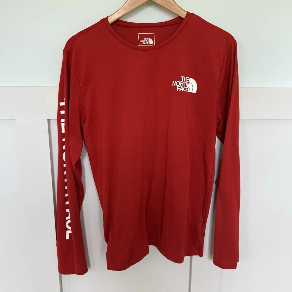 The North Face Long Sleeve T Shirt Mens M Red Crew Neck Sleeve Hit Logo Active - Picture 2 of 8